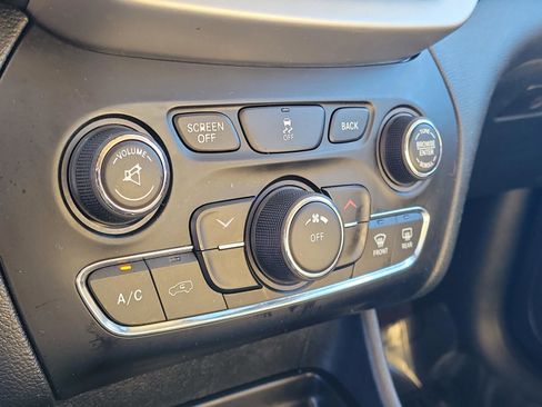 Used 2016 Jeep Cherokee Latitude image 25