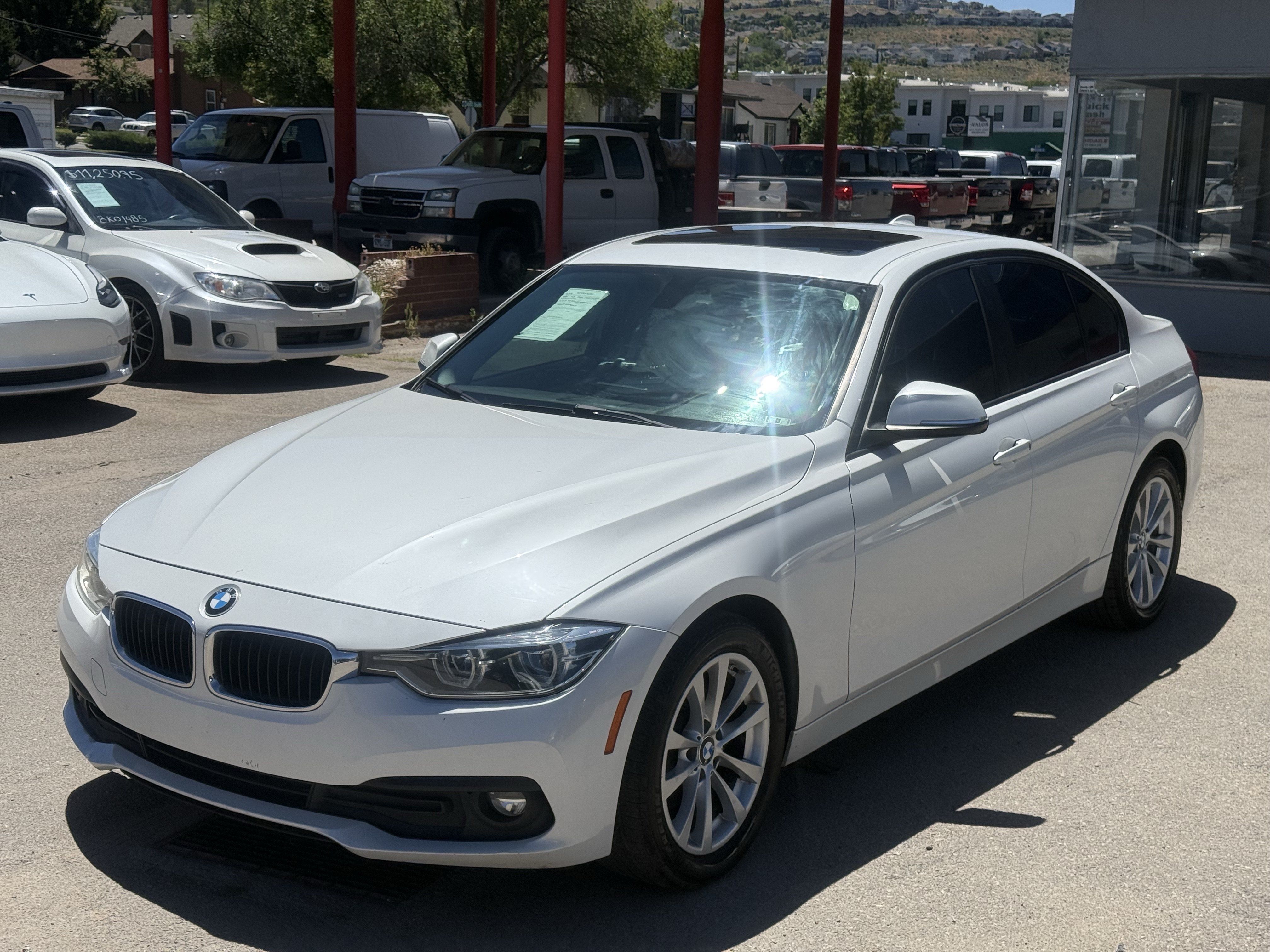 Used 2018 BMW 320i Sedan RWD image 9
