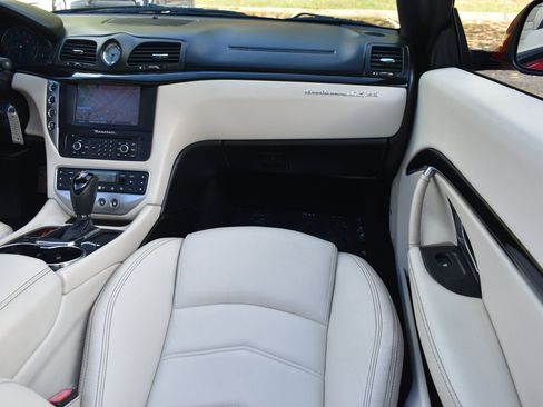 Used 2016 Maserati GranTurismo Sport image 21