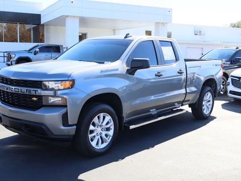 Used 2020 Chevrolet Silverado 1500 Custom w/ Custom Value Package image 4