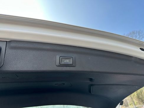 Used 2025 Audi Q3 2.0T Premium image 25