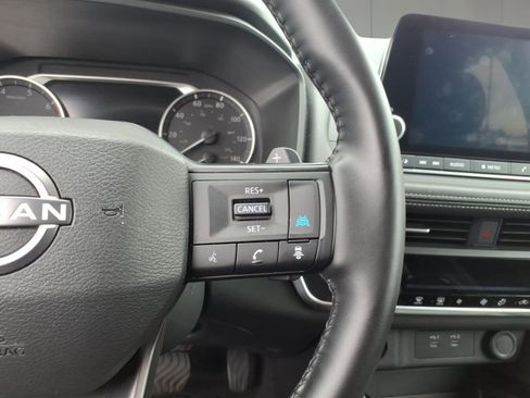 Used 2025 Nissan Rogue SV AWD/4WD image 14