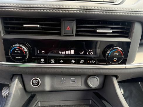 Used 2023 Nissan Rogue SV image 22