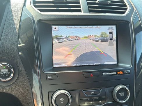 Used 2019 Ford Explorer XLT w/ Equipment Group 202A AWD/4WD image 15