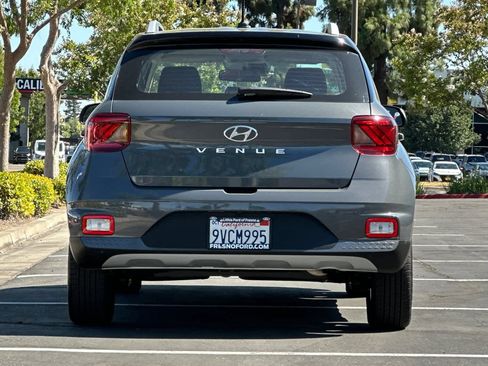 Used 2026 Hyundai Venue SEL FWD image 8
