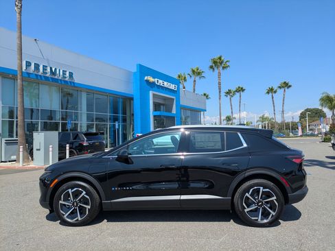 Used 2026 Chevrolet Equinox EV LT image 2