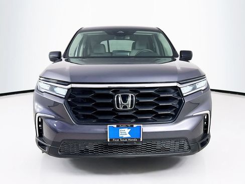 Used 2023 Honda Pilot LX image 2