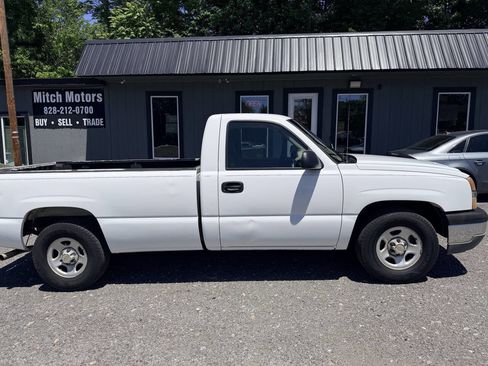 Used 2004 Chevrolet Silverado 1500 W/T RWD image 2
