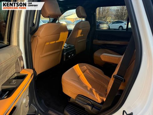 Used 2024 Ford Expedition Platinum image 37