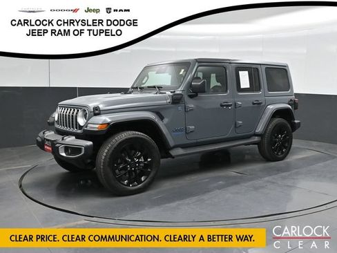 Used 2025 Jeep Wrangler Unlimited Sahara AWD/4WD image 7