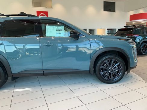 New 2026 Nissan Pathfinder SL image 3