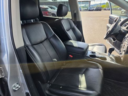 Used 2020 Nissan Pathfinder SL AWD/4WD image 12