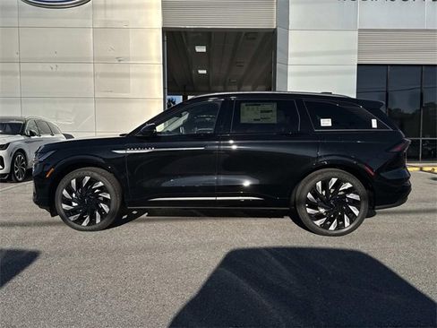 New 2026 Lincoln Nautilus Reserve w/ Jet Appearance Package image 6