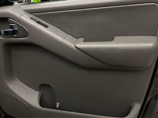 Used 2012 Nissan Frontier SL w/ Moonroof Pkg AWD/4WD image 28