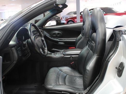 Used 2002 Chevrolet Corvette Convertible w/ Preferred Equipment Group1 image 27