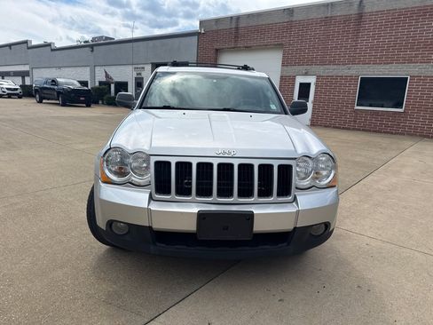 Used 2010 Jeep Grand Cherokee Laredo w/ Popular Equipment Group AWD/4WD image 2