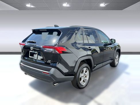 Used 2025 Toyota RAV4 LE AWD/4WD image 9