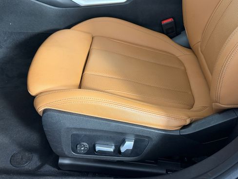 Used 2023 BMW 330i Sedan w/ Premium Package image 13