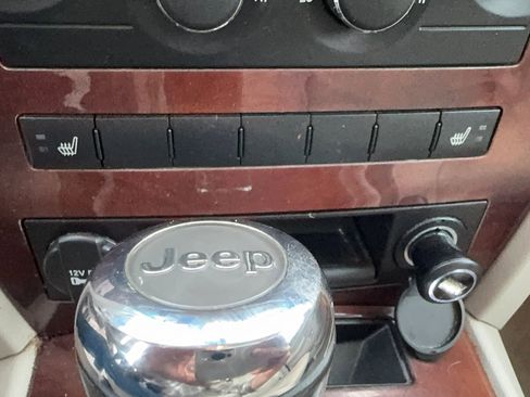 Used 2009 Jeep Grand Cherokee Overland image 20