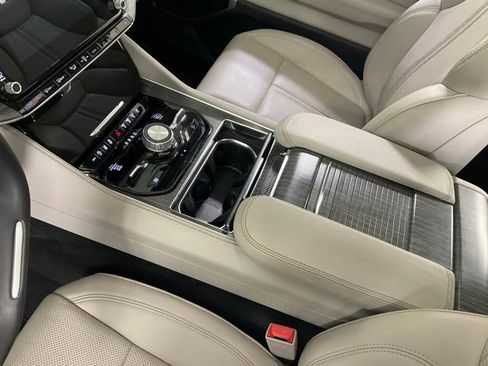 Used 2024 Jeep Wagoneer L Series III w/ Premium Group I AWD/4WD image 18