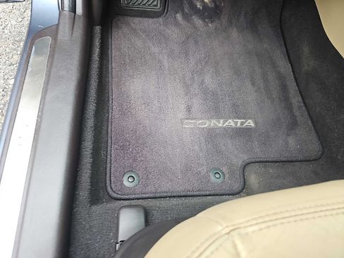 Used 2010 Hyundai Sonata Limited w/ Navigation Pkg 6 FWD image 15
