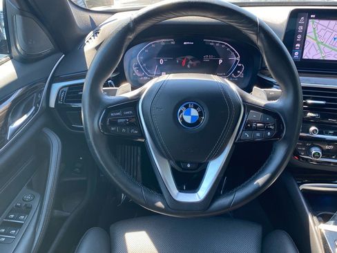 Used 2023 BMW 530e xDrive w/ Premium Package image 5