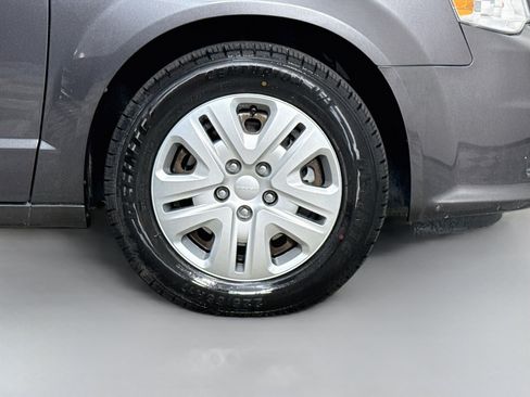 Used 2019 Dodge Grand Caravan SE FWD image 30