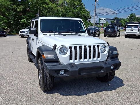 Used 2018 Jeep Wrangler Unlimited Sport S AWD/4WD image 3