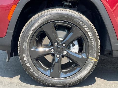 New 2025 Jeep Grand Cherokee Altitude image 25