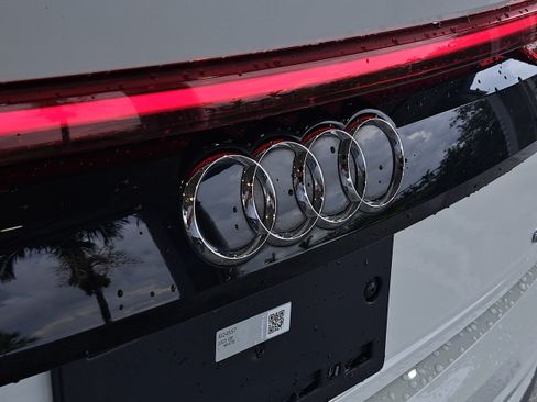 Used 2023 Audi Q8 Premium Plus w/ Premium Plus Package AWD/4WD image 6