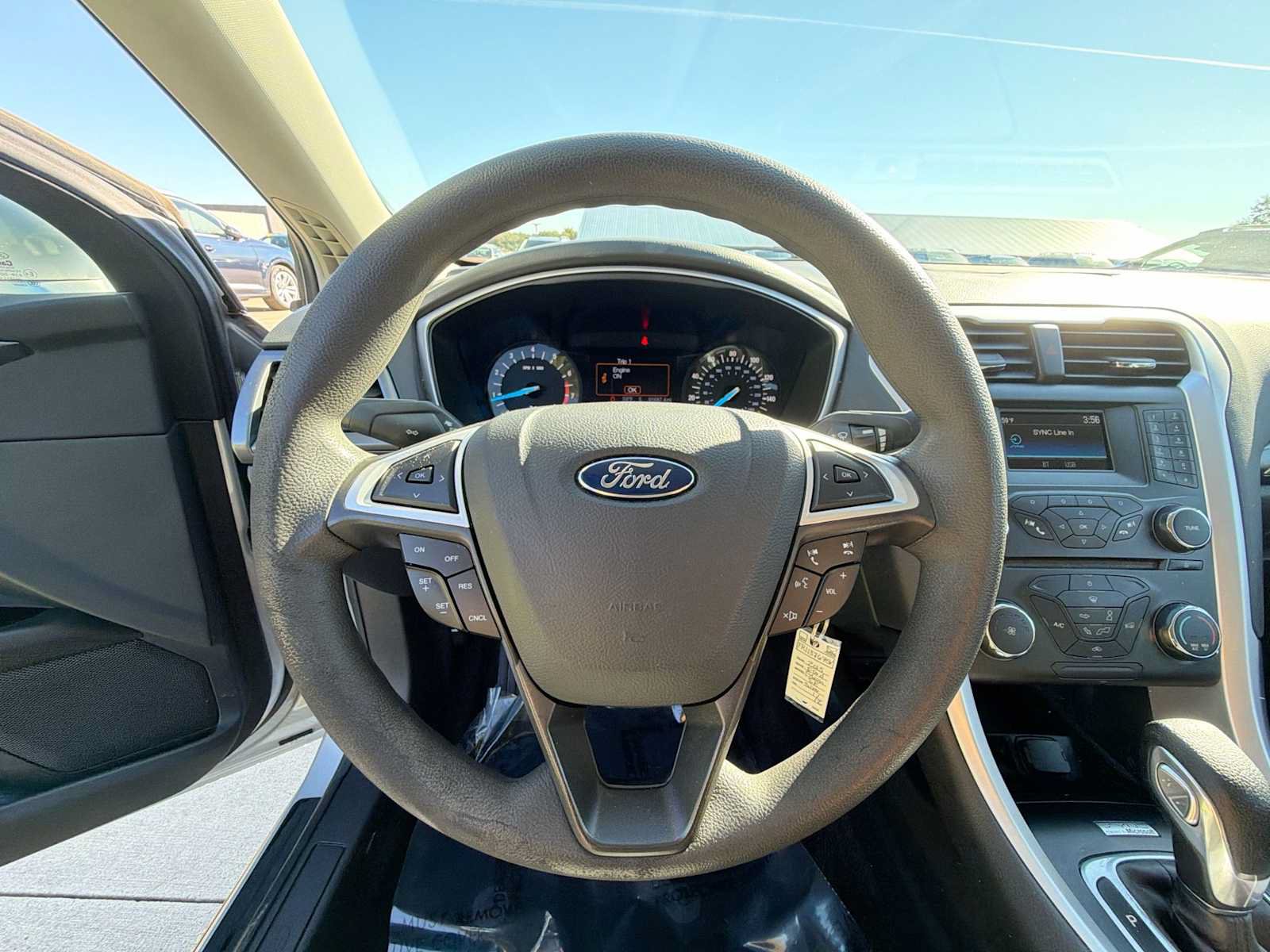 Used 2015 Ford Fusion SE FWD image 19