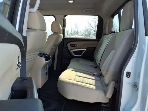 Used 2017 Nissan Titan SV image 31