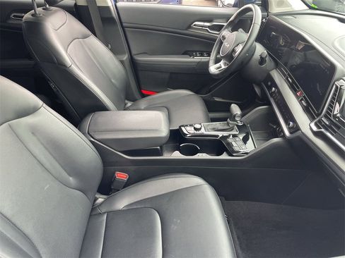 Certified 2025 Kia Sportage EX w/ Premium Package image 11