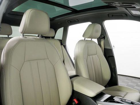 Used 2025 Audi Q5 Premium Plus w/ Premium Plus image 23