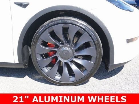 Used 2024 Tesla Model Y Performance image 10