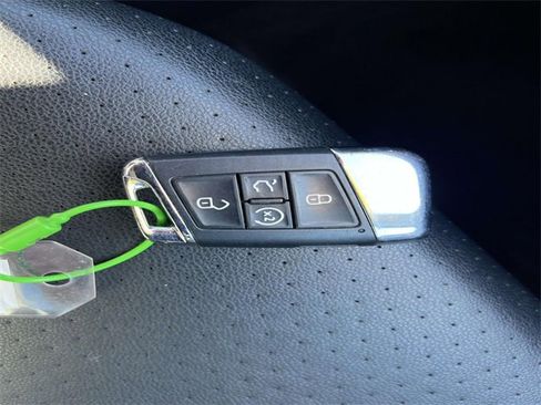 Used 2022 Volkswagen Atlas SE image 39