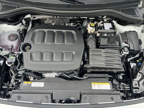 New 2025 Volkswagen Tiguan SE image 25