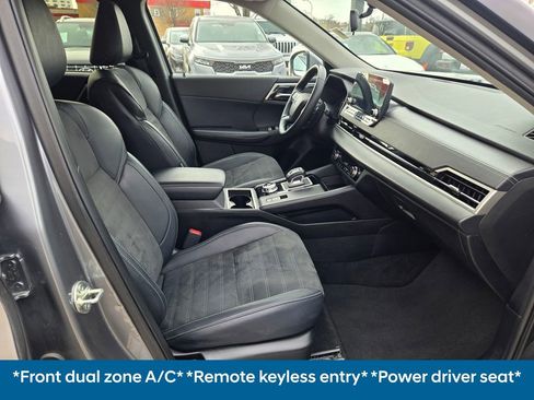 Used 2024 Mitsubishi Outlander SE image 7