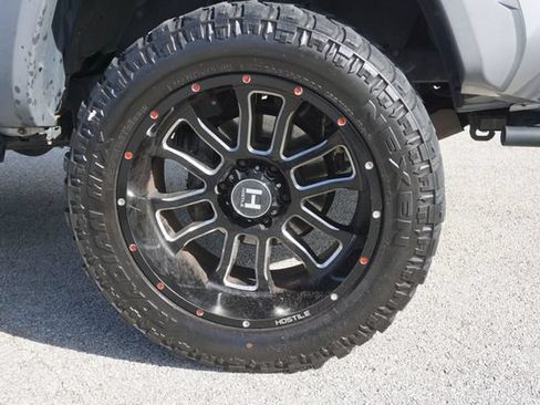 Used 2018 Toyota Tacoma SR5 RWD image 15