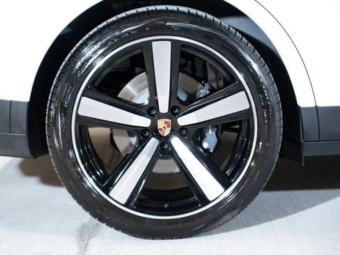 Certified 2026 Porsche Cayenne AWD/4WD image 11