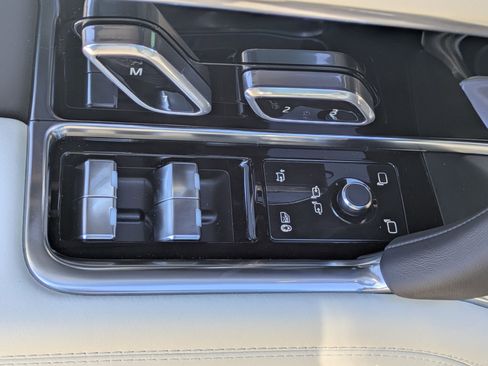 New 2026 Land Rover Range Rover SE image 21