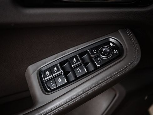 Certified 2020 Porsche Macan AWD/4WD image 22