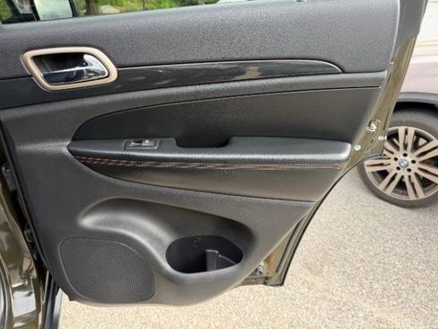 Used 2017 Jeep Grand Cherokee Laredo image 34