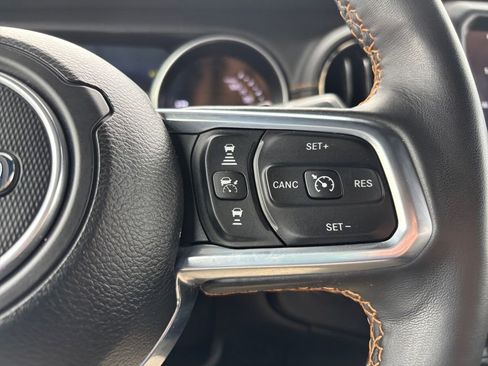 Used 2021 Jeep Wrangler Unlimited Sahara AWD/4WD image 19