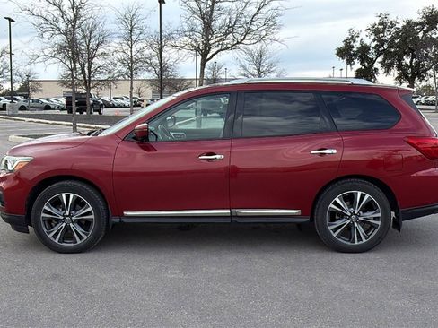 Used 2017 Nissan Pathfinder Platinum image 2