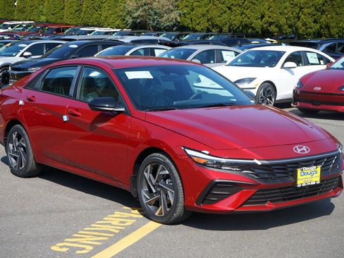 New 2025 Hyundai Elantra SEL image 3