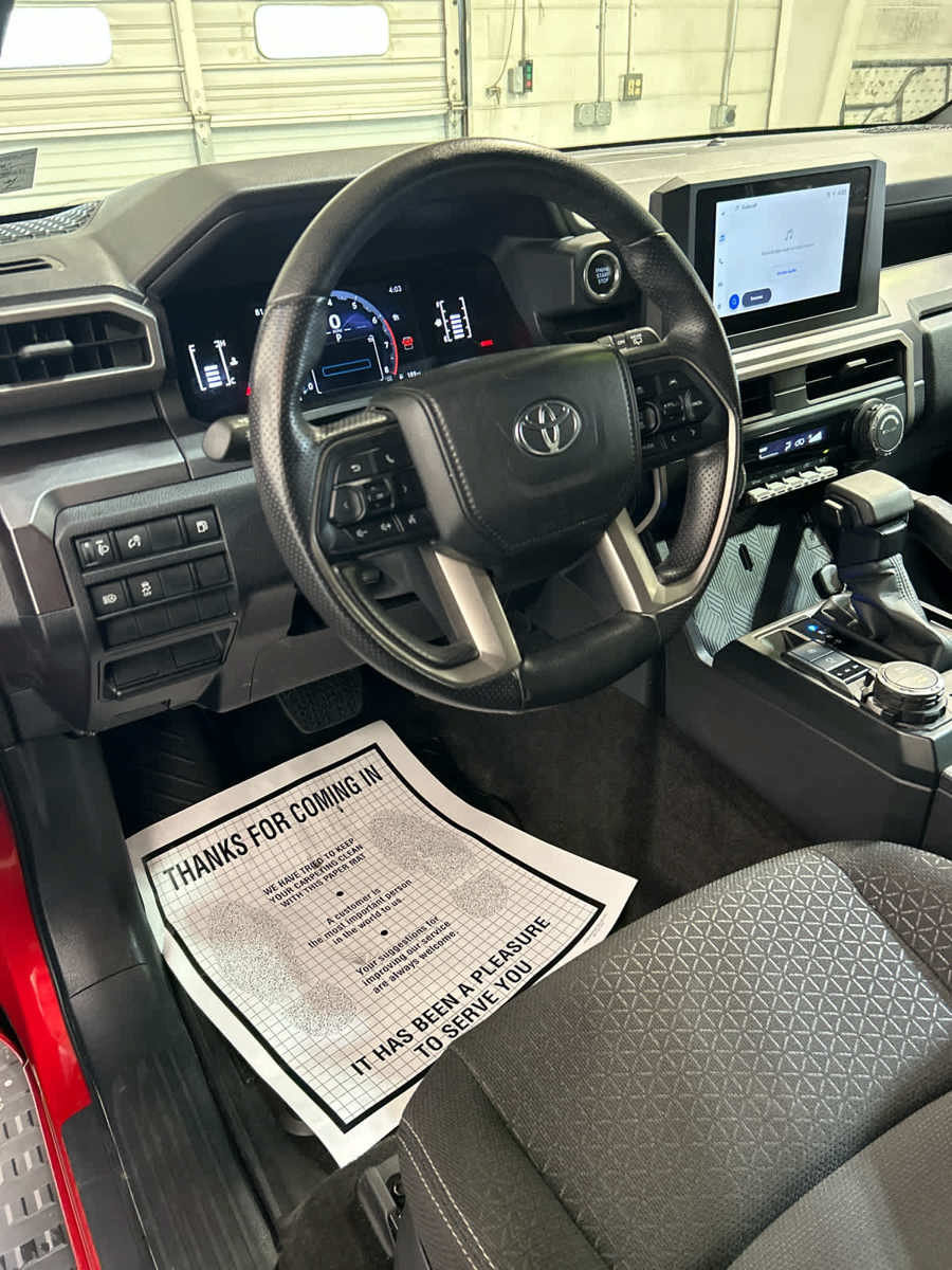Used 2025 Toyota 4Runner SR5 AWD/4WD image 9