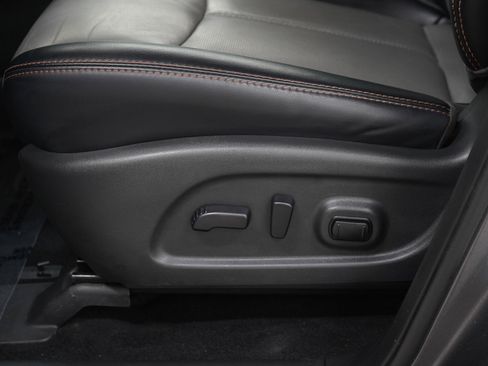 Used 2019 Nissan Pathfinder S AWD/4WD image 25