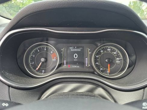 Used 2020 Jeep Cherokee Latitude w/ Cold Weather Group AWD/4WD image 26