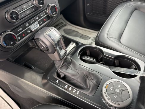 New 2025 Ford Bronco Outer Banks image 24